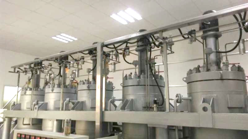 連續(xù)反應裝置完工現(xiàn)場